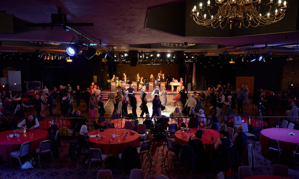 Sandra Lambert's Simply Swing Dance Band, Lakeside Country Club